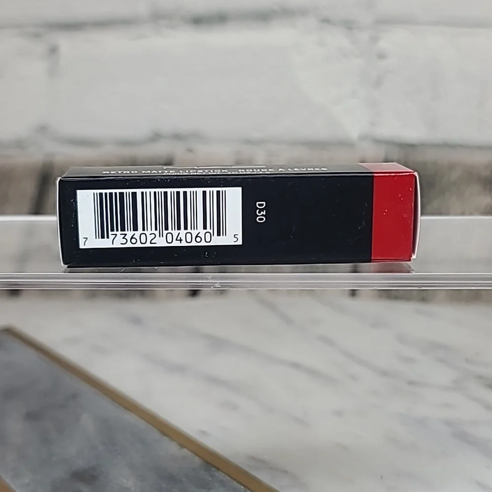 MAC Cosmetics Long-Wear Retro Matte Lipstick in Ruby Woo 707 - NWT/NIB